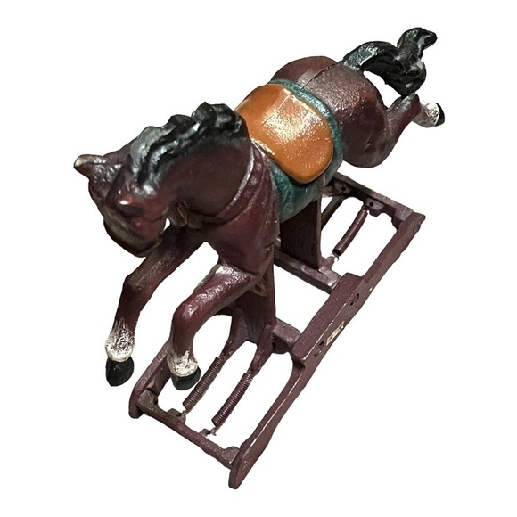 Cast iron painted horse spring loaded on base, moveable. - Picture 4 of 7